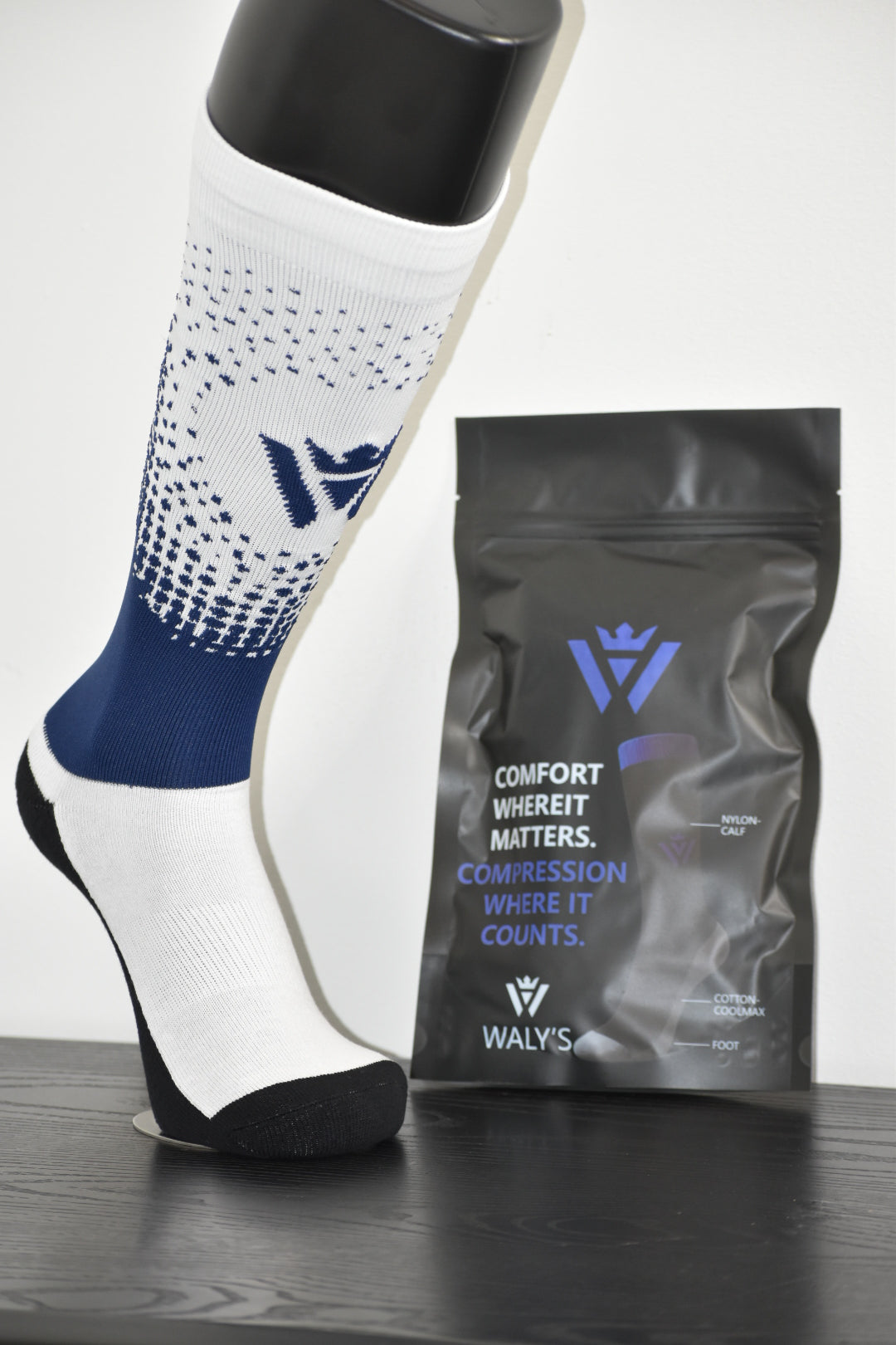 Comfort Hybrid Soccer Socks White/Navy Fade | Waly’s