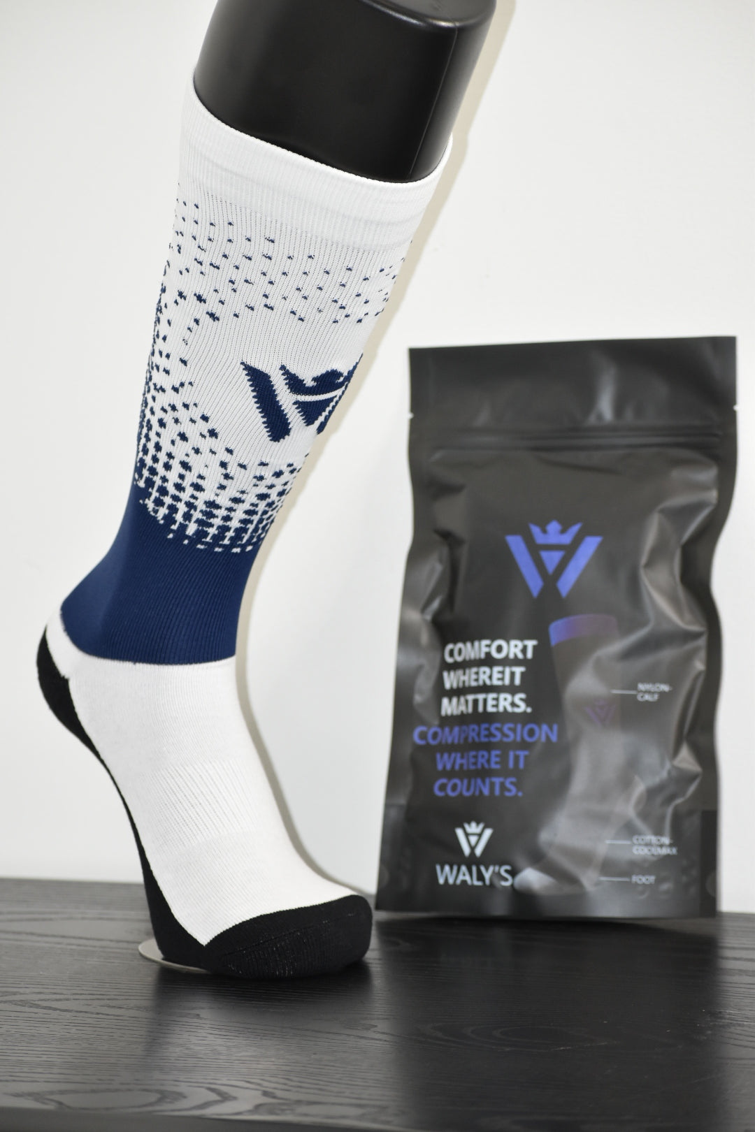 Comfort Hybrid Soccer Socks White/Navy Fade | Waly’s