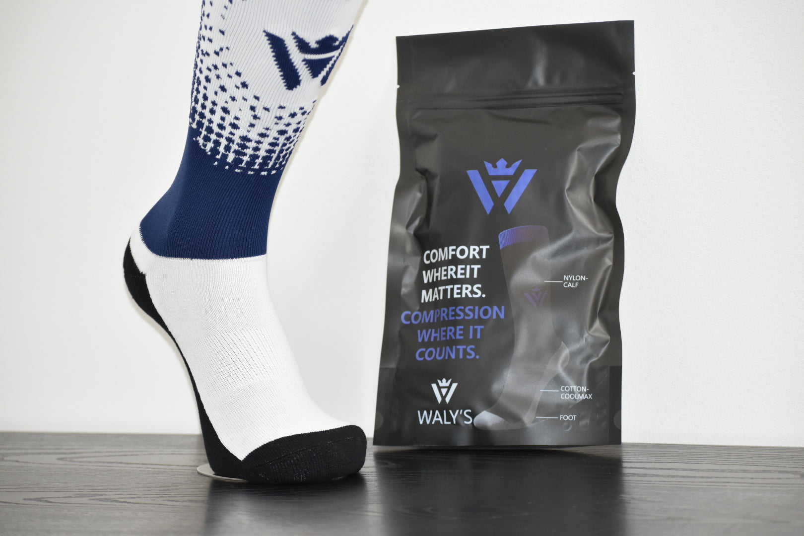 Comfort Hybrid Soccer Socks White/Navy Fade | Waly’s